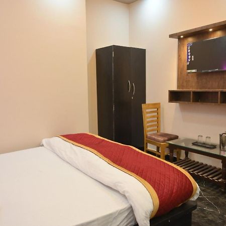 ורנאסי Hotel Ps Residency מראה חיצוני תמונה