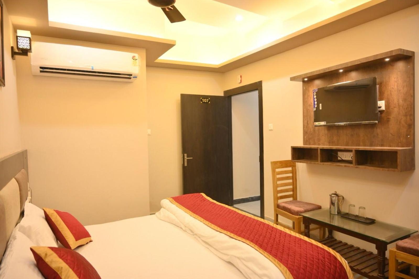 ורנאסי Hotel Ps Residency מראה חיצוני תמונה