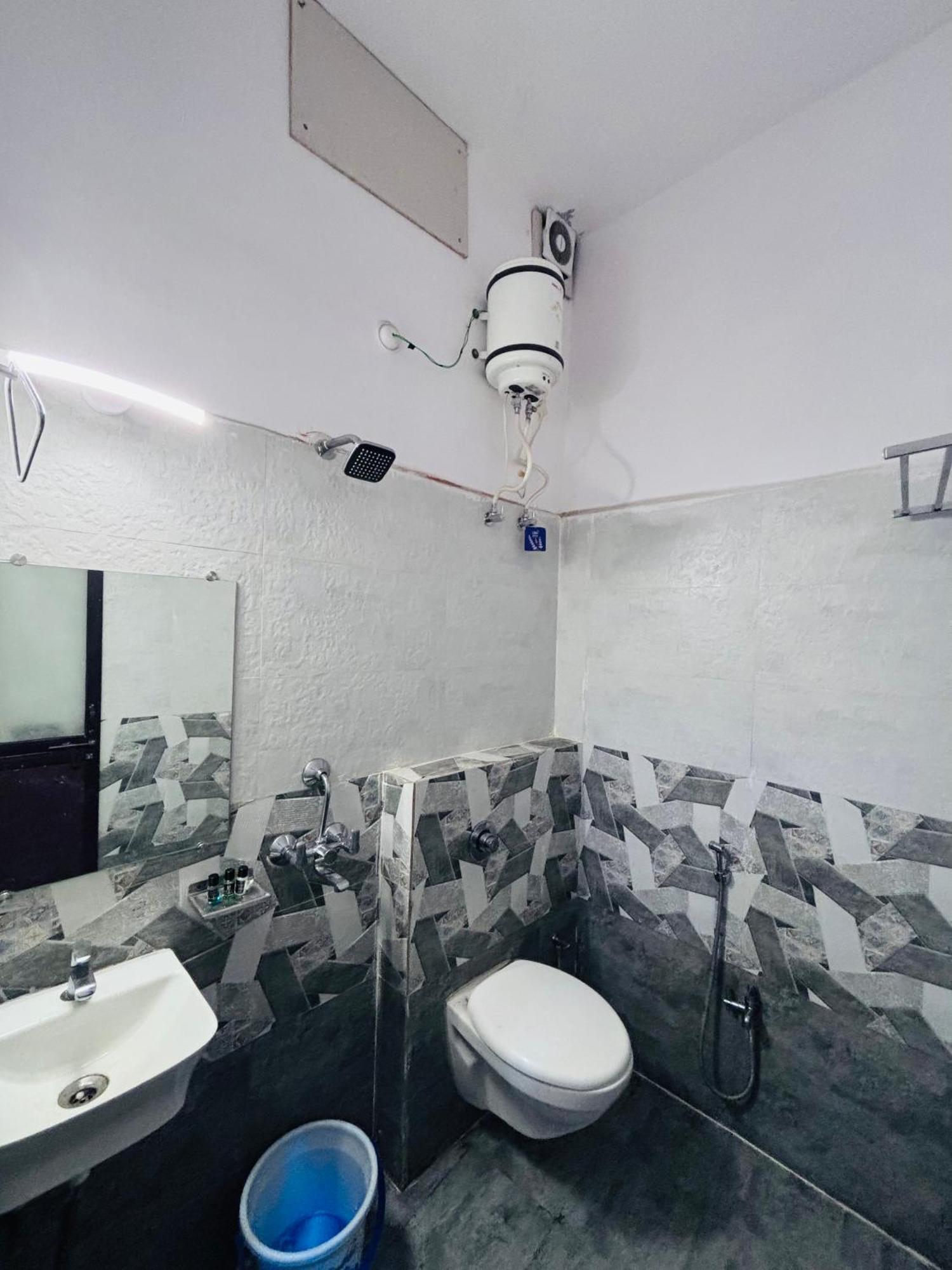 ורנאסי Hotel Ps Residency מראה חיצוני תמונה